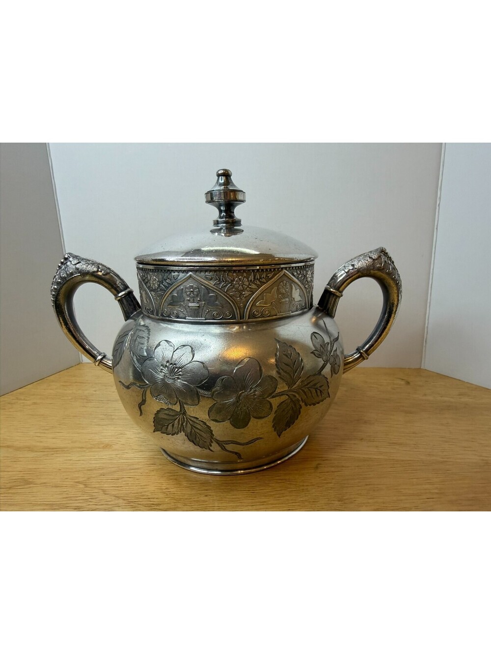 Antique Hartford Silver Plate Co. Quad. Plate 1411 Sugar Bowl 6"H Floral Pattern
